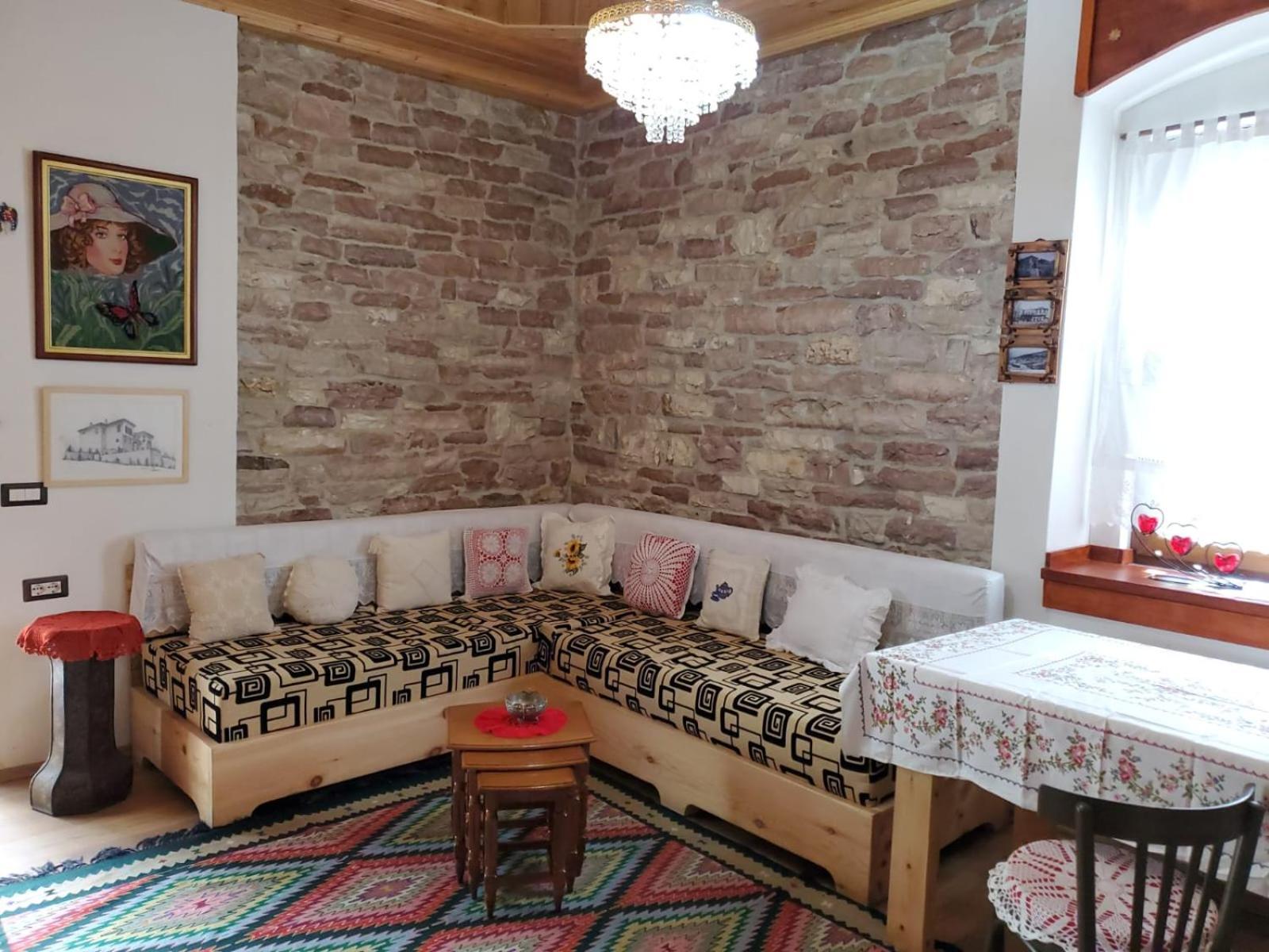 Aria Guesthouse Gjirokastër Exterior foto
