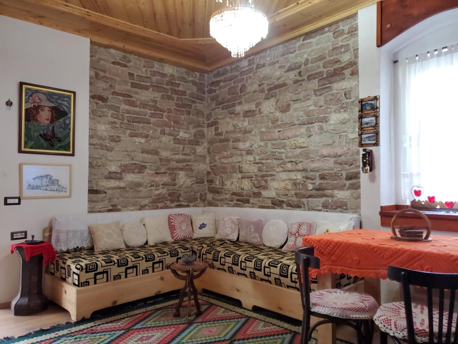 Aria Guesthouse Gjirokastër Exterior foto